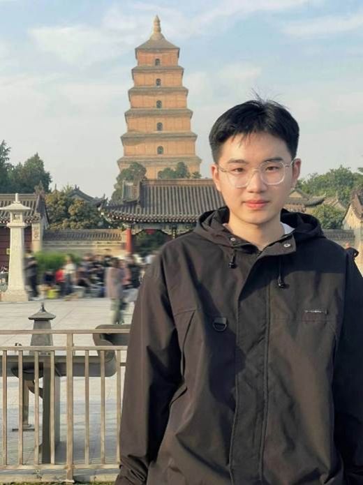 图片包含 人, 户外, 草, 男人 AI 生成的内容可能不正确。